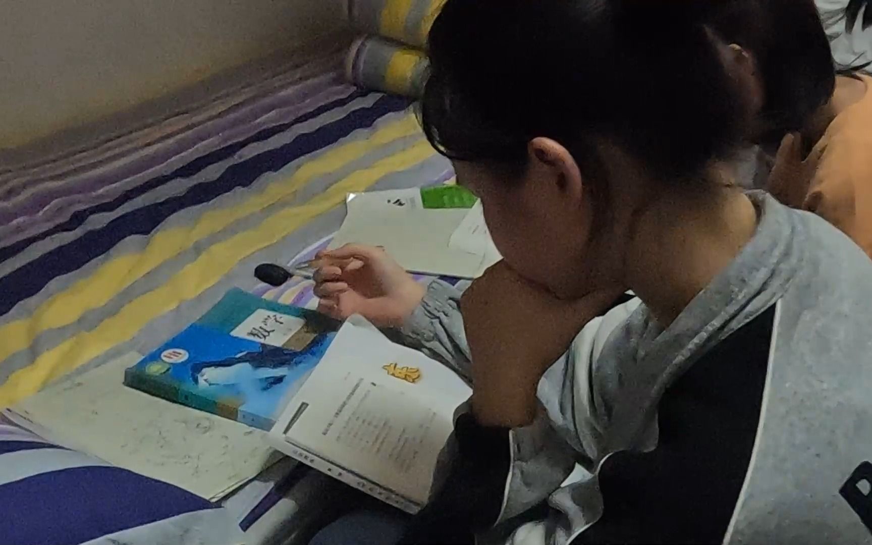 三台一中高2022级女寝午自习缩影