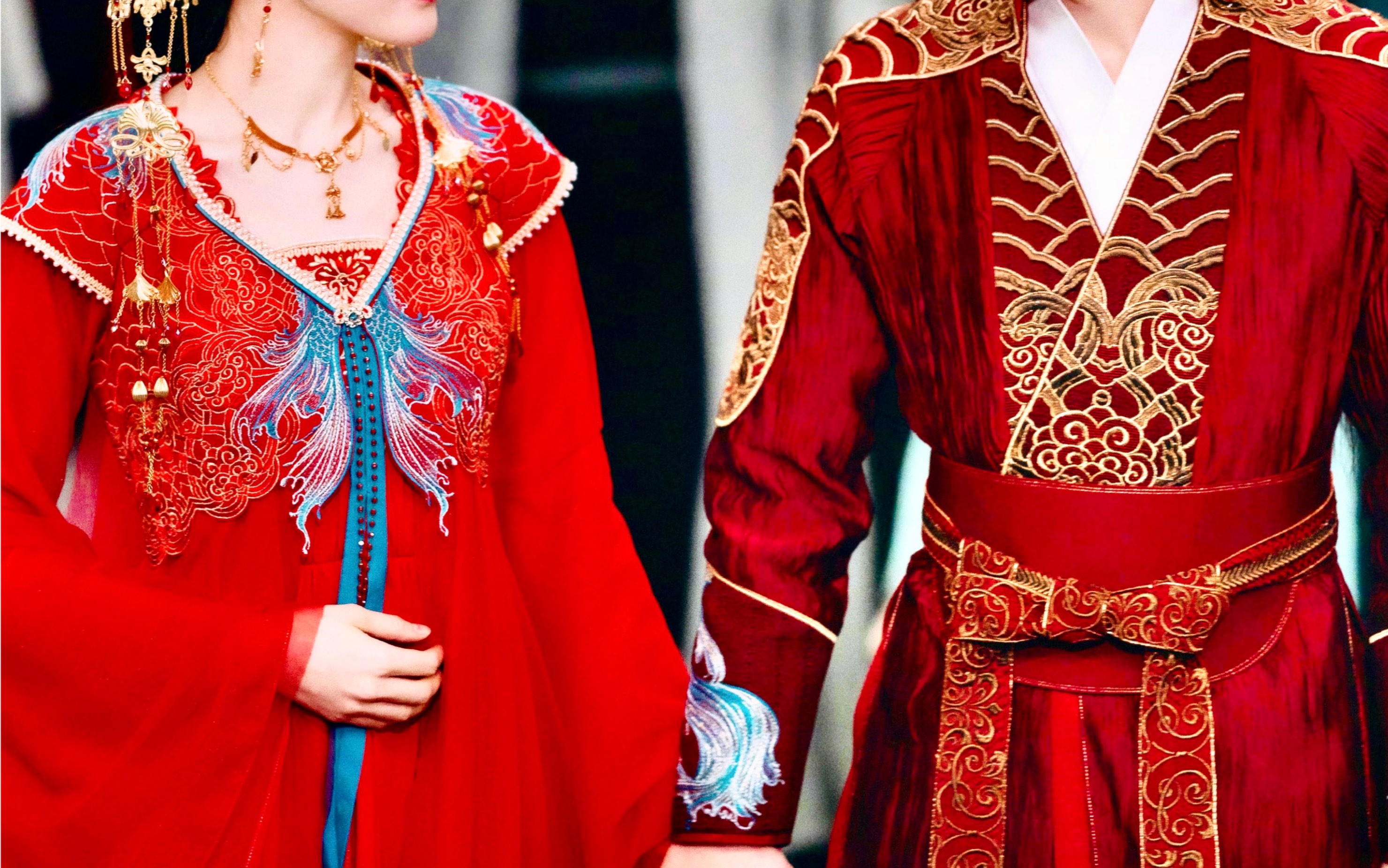 这套红蓝刺绣绝对是我心中的古装婚服第一名!