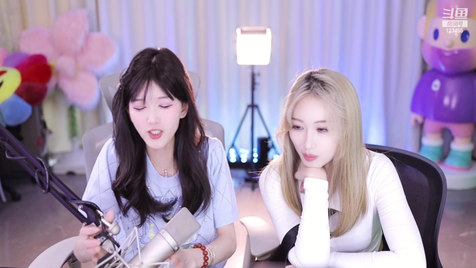 南波儿大魔王丶兄弟们 这女装好看吗440