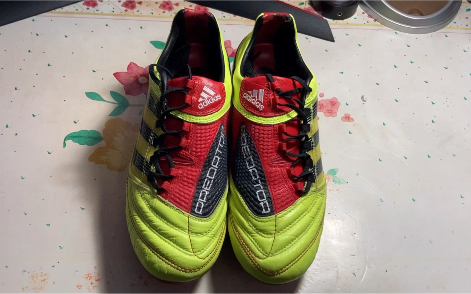 【新时代的第一双猎鹰】阿迪达斯 猎鹰10 predator x 静态评测_哔哩