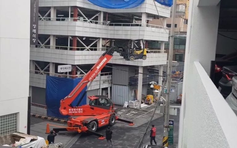 曼尼通 Manitou MRT3050 伸缩臂叉车 搬运设备与材料哔哩哔哩bilibili