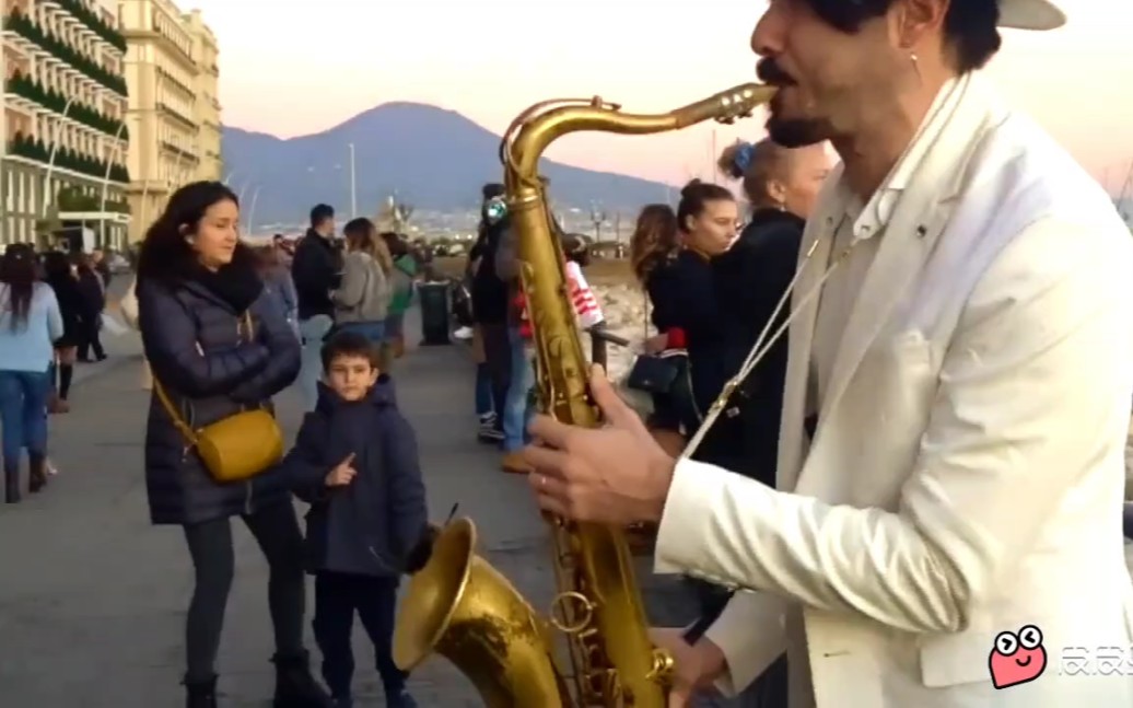 [图]【萨克斯】街头萨克斯表演       《DANCE MONKEY》-STREET SAX PERFORMANCE