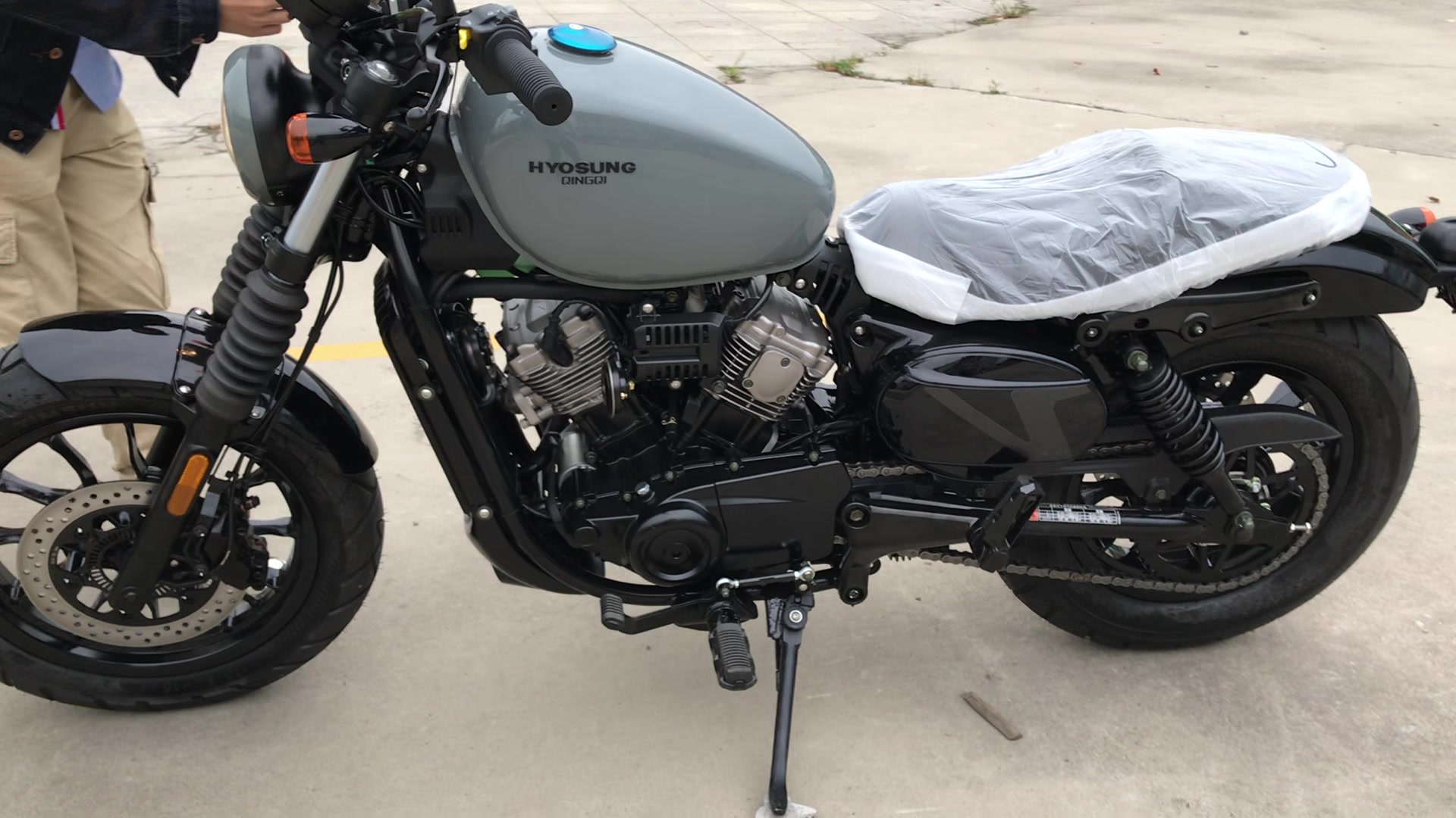 【老徐爱摩托】轻骑大韩gv300s 巡航复古车_哔哩哔哩_bilibili