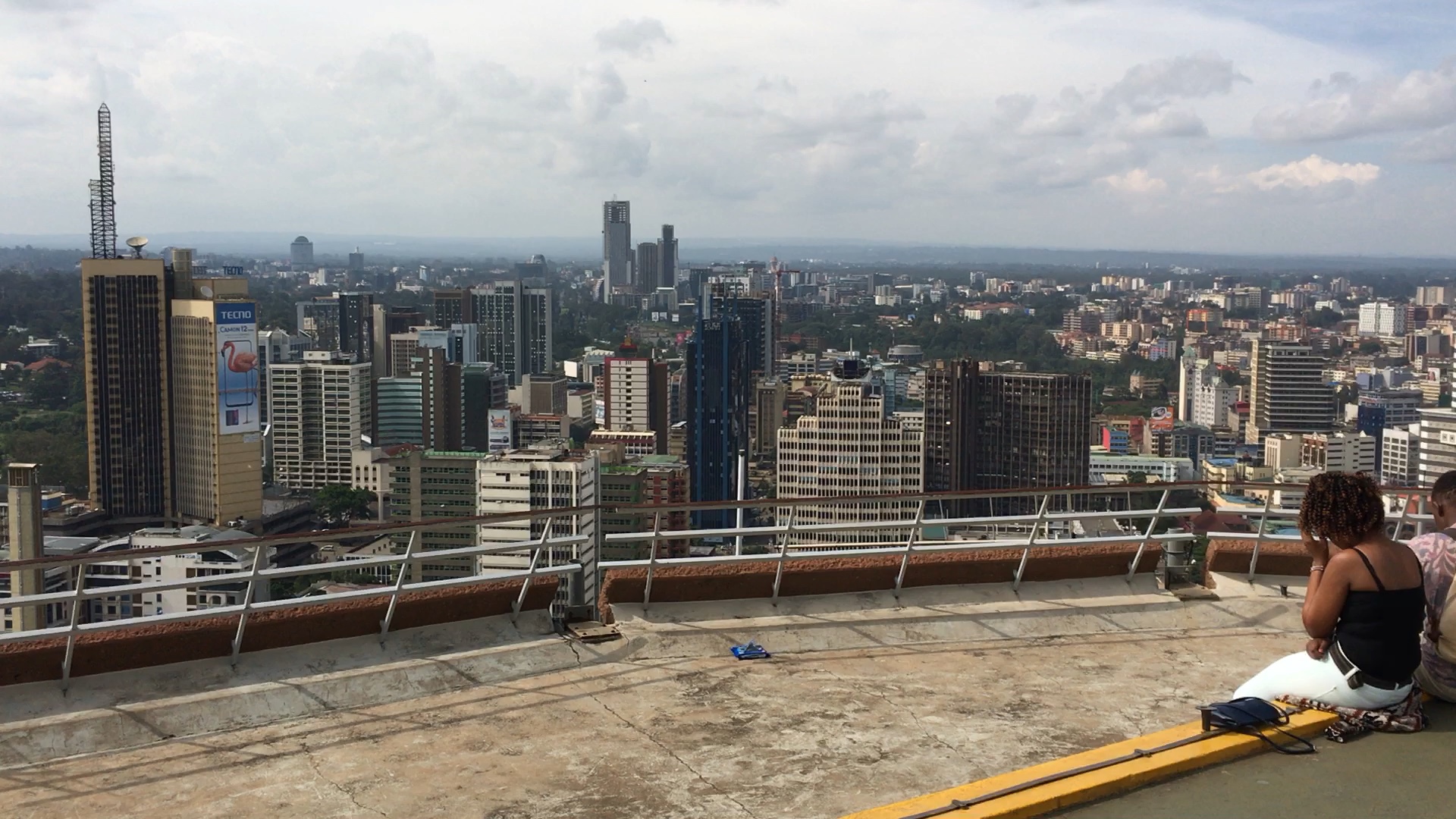 肯雅塔国际会议中心楼顶鸟瞰肯尼亚内罗毕全城