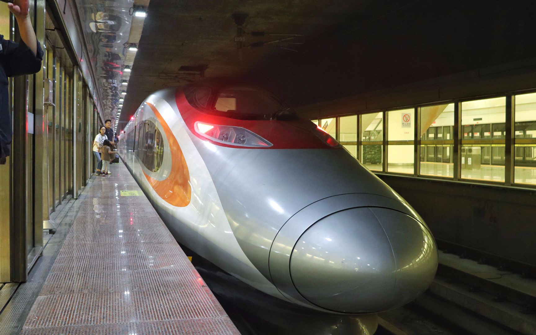 【vlog】广深港高速铁路香港段开通首日 g5817次列车体验记_哔哩哔哩