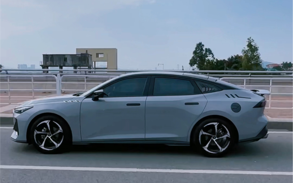 长安univ轮毂装车螳螂刀锋轮毂