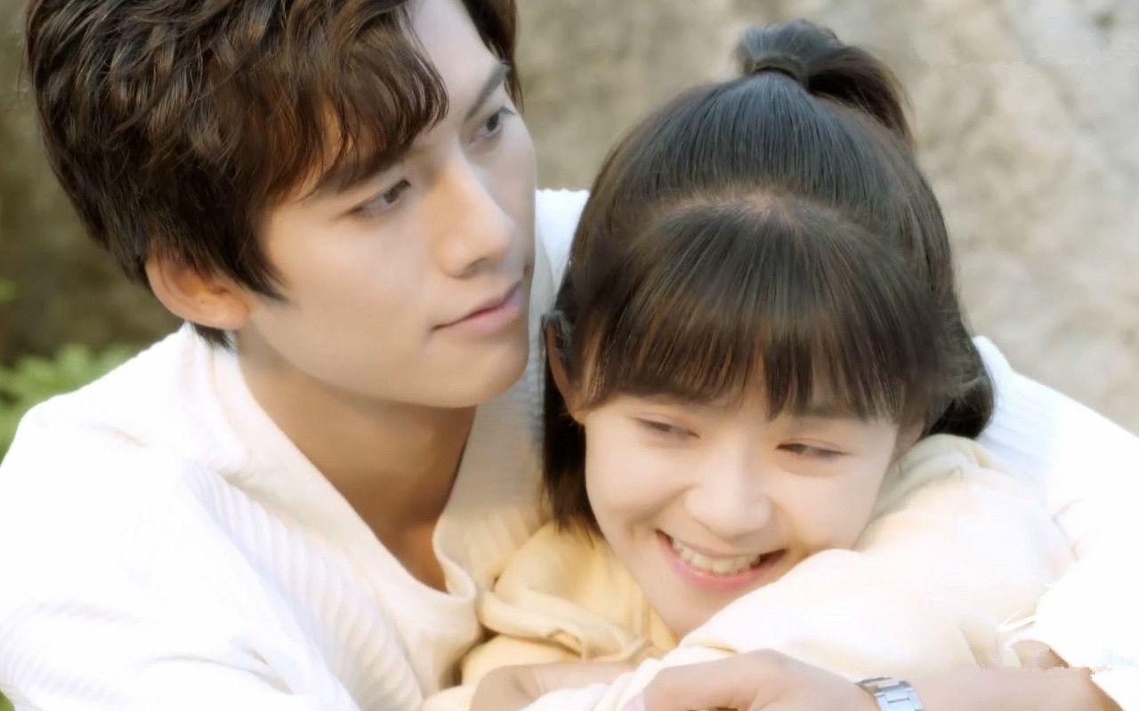 我凭本事单身原浅跟秦深约会被秦深一把搂住原浅立马暗自高兴