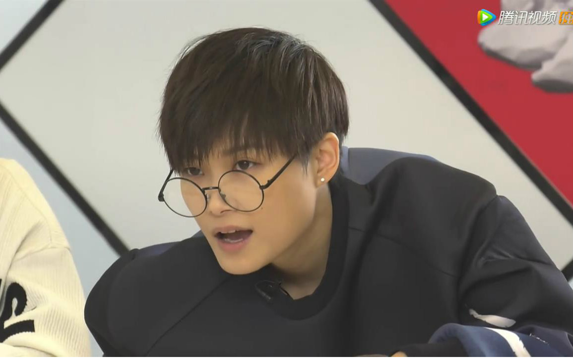 燃烧吧少年李掌萌花絮春春听自己动画片配音好害羞