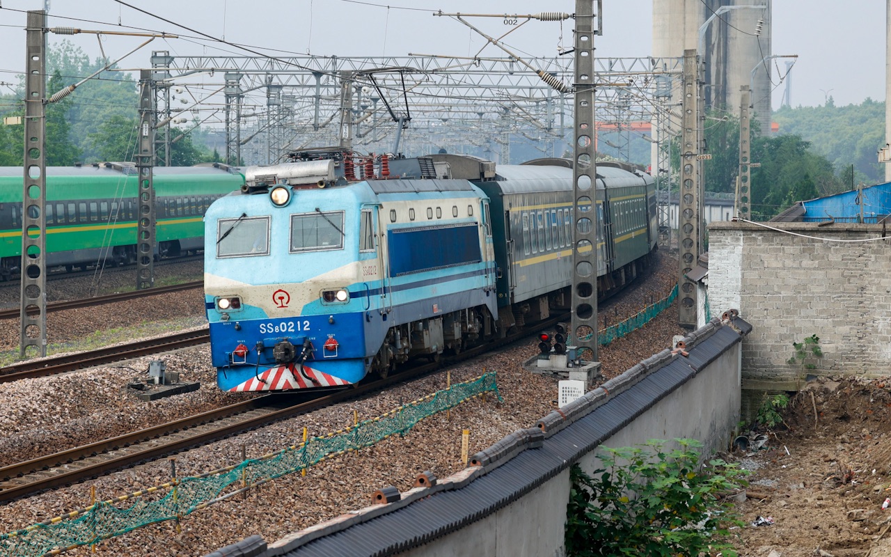 上局沪段ss8 0212牵引k380次经过沪昆线k189km 笕桥大弯道