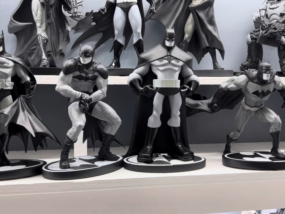 batman black and white statues - ciopcc favorite collection