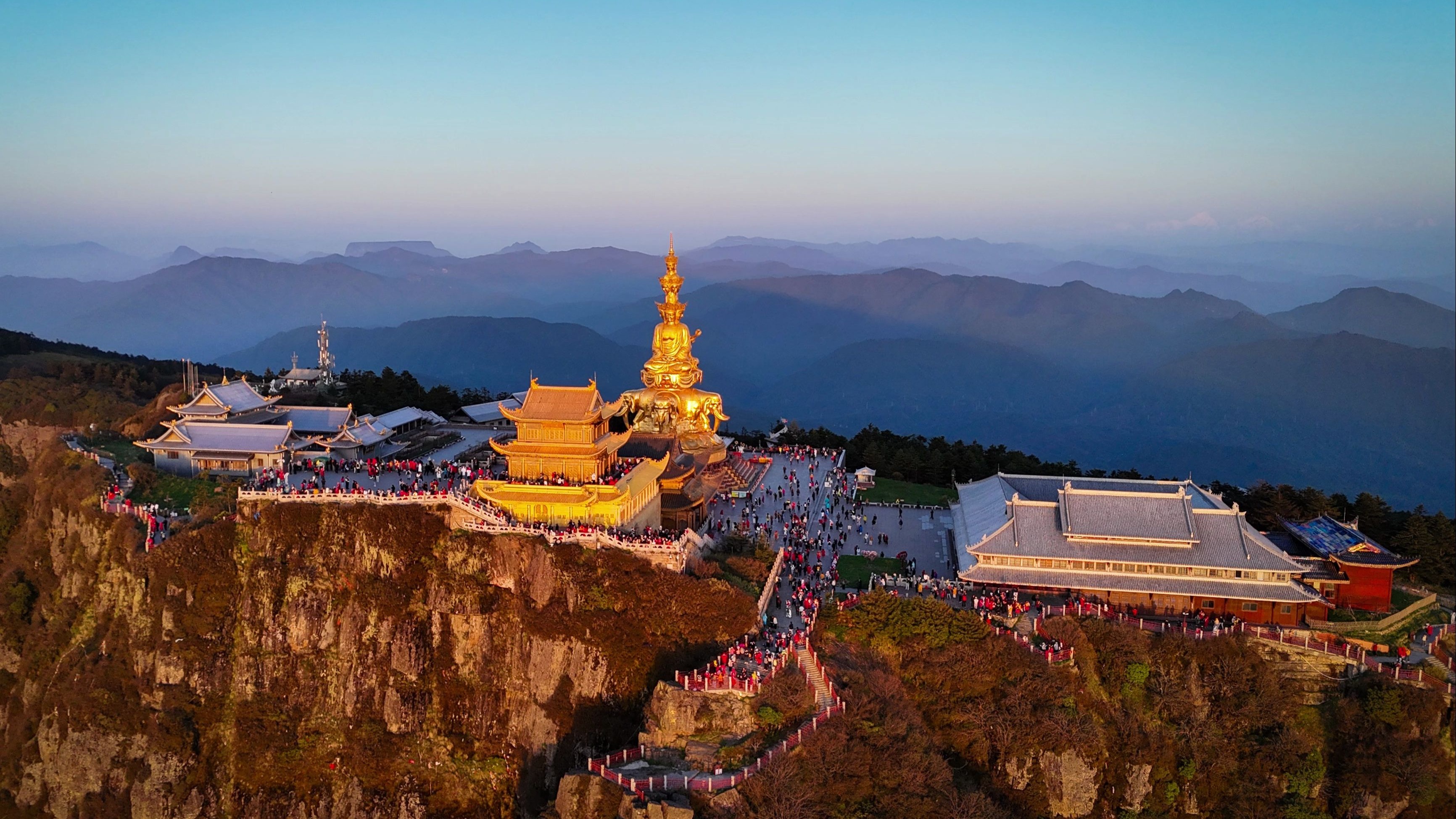 夜爬峨眉山实录:累到崩溃但被日出治愈的瞬间,与你分享