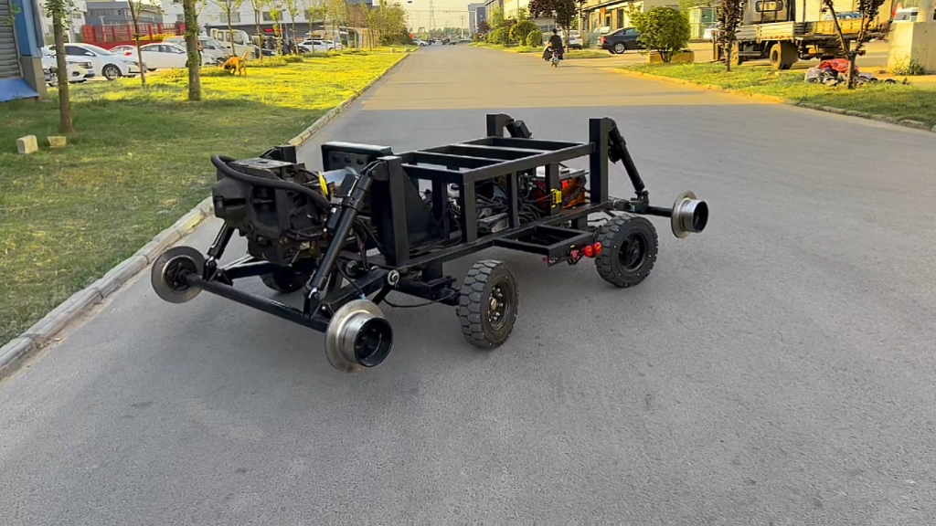 轨道车 #无人 #电动 现实版变形金刚,这个大家伙叫公铁两用工程车,顾