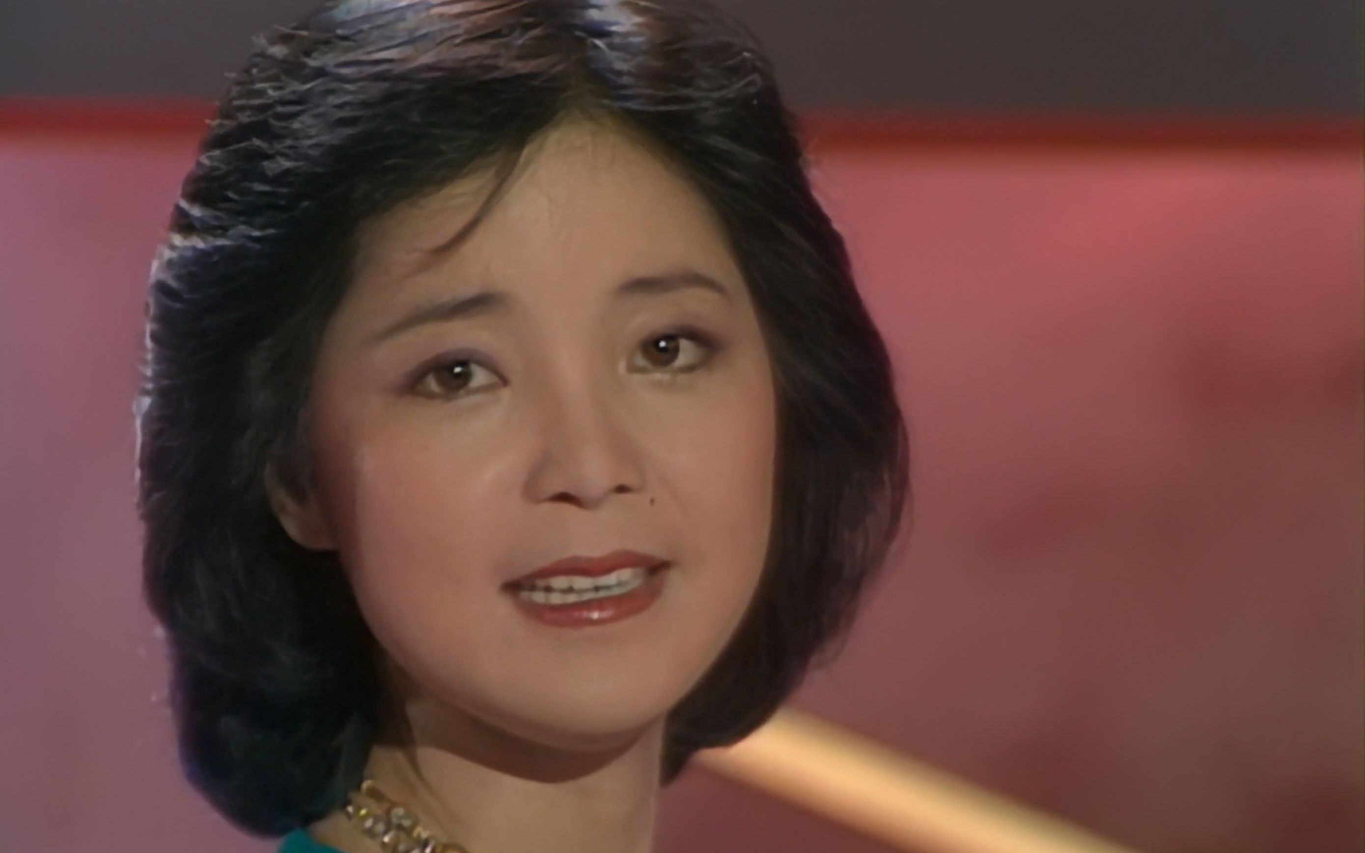 [图]【4K 60fps · 近母带级修复】邓丽君 Teresa Teng - 水上人（MV）