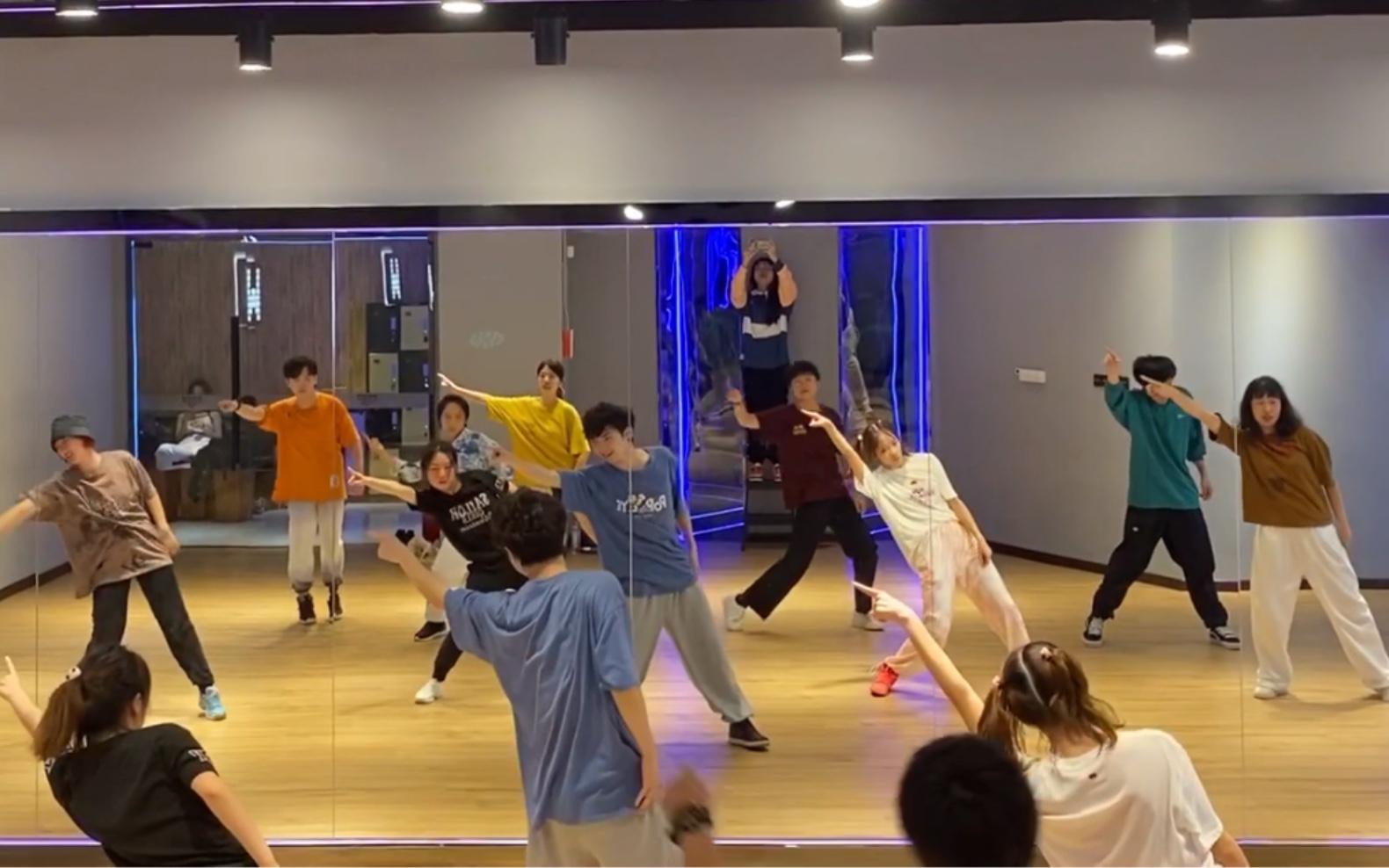 【locking 锁舞】授 课 日 常