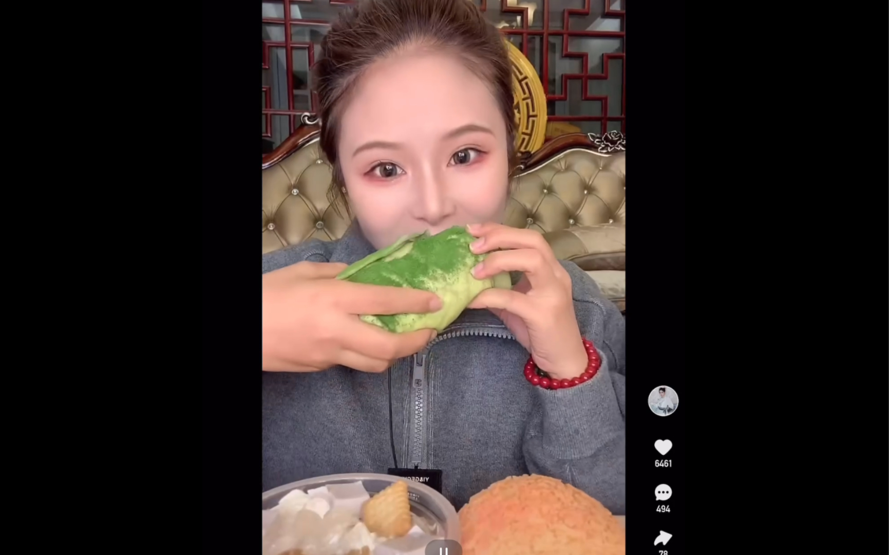 (抹茶小珂珂)吃草莓大泡芙 毛巾卷 芋泥啵啵杯 食音声控_哔哩哔哩