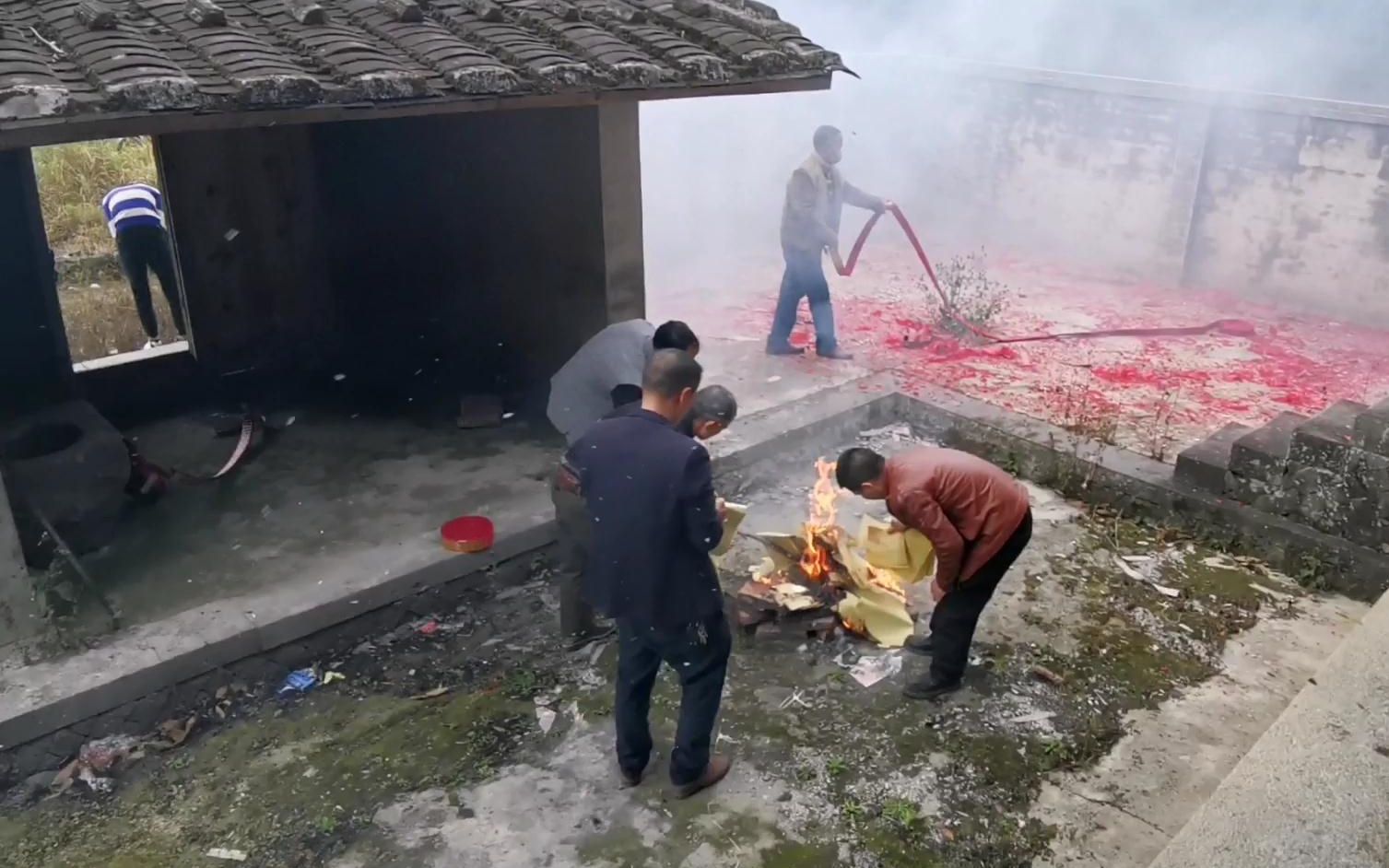 实拍福建德化山区过年风俗有史以来最冷清的一次没什么人回来