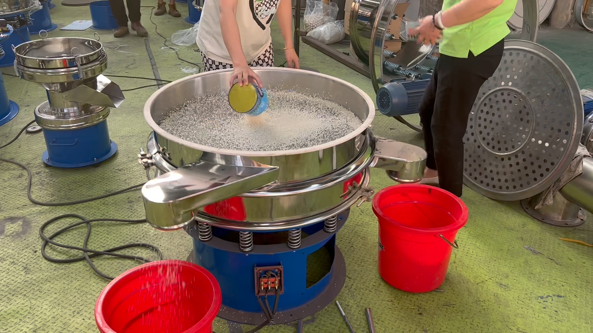 800直径旋振筛筛选大米中的虫子