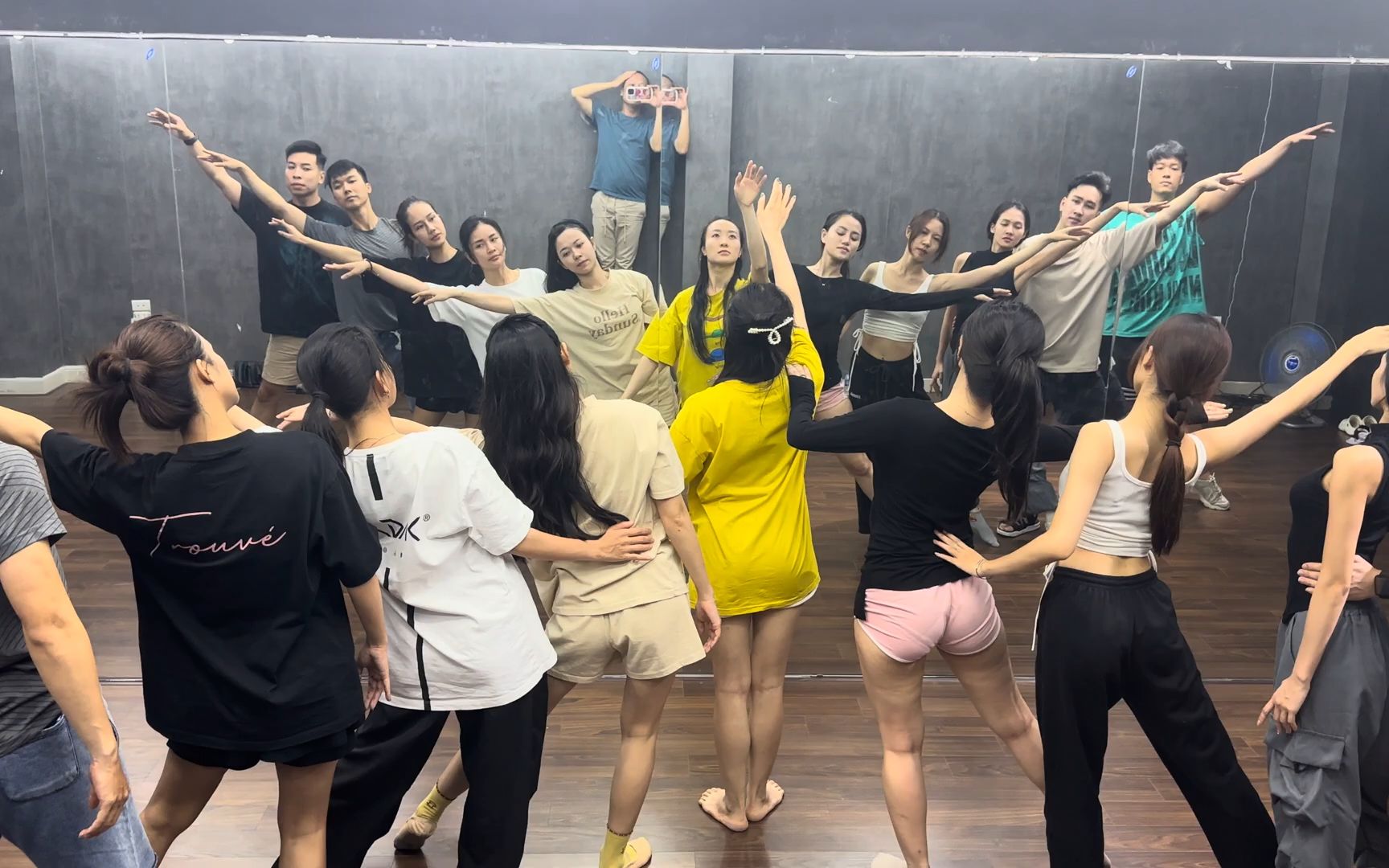 越南舞蹈排练进行中,我的家乡芽庄