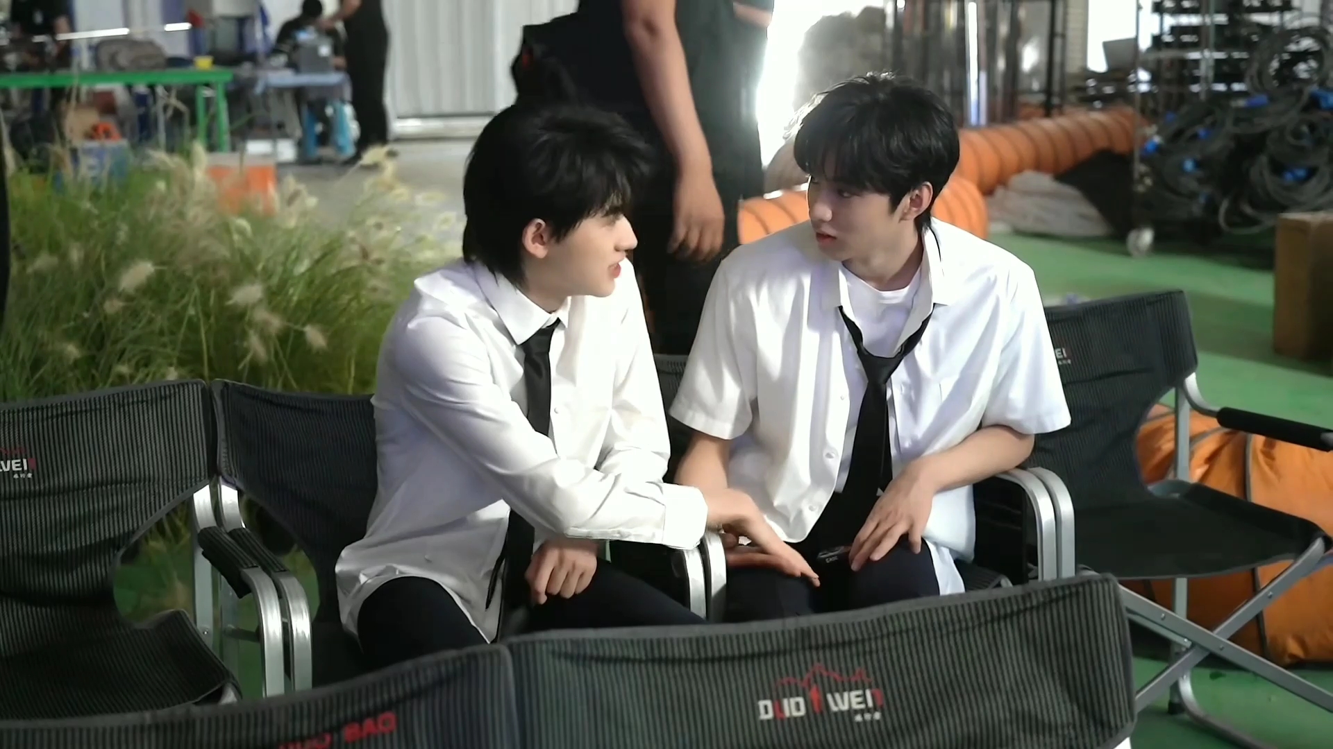 文轩搂肩玩手指日常牵手悄悄话n0感情稳定发挥