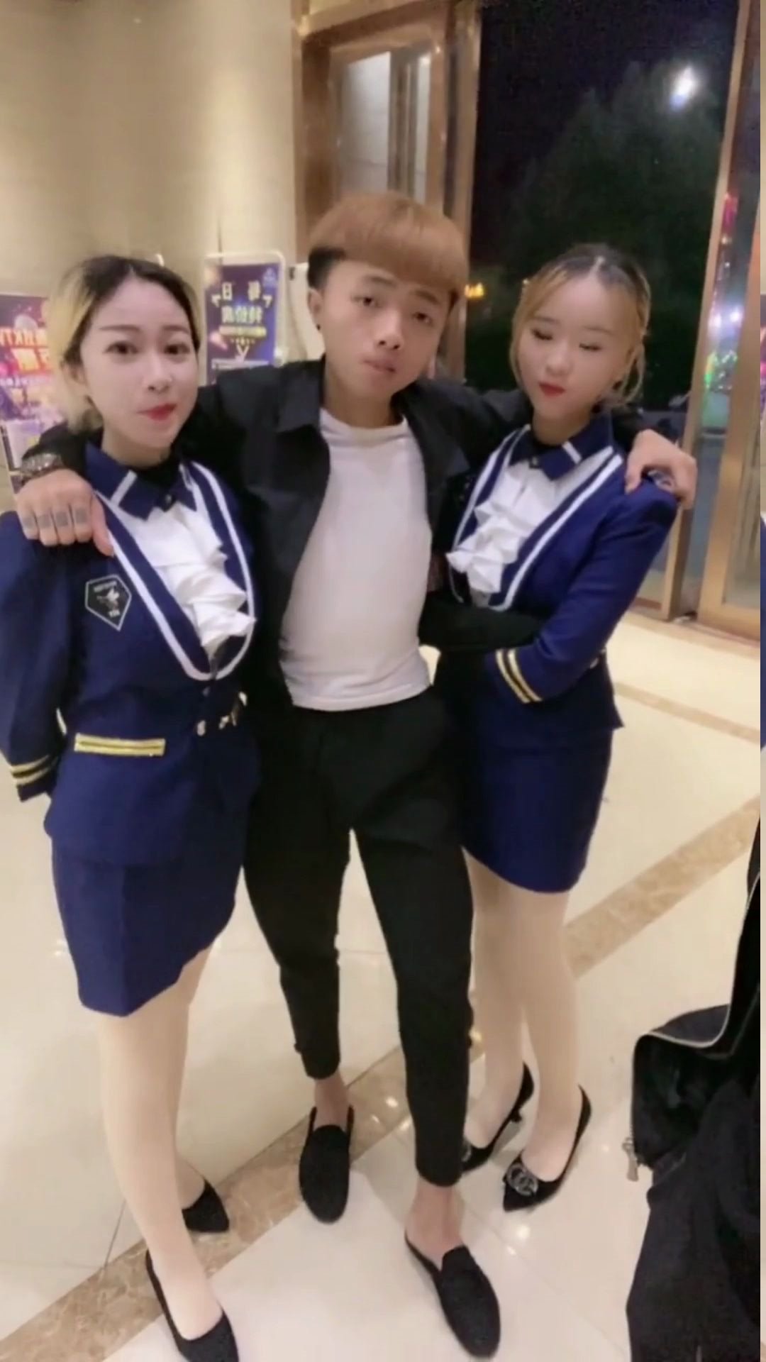 【土味】精神小伙都左拥右抱了,而你还是一个单身狗