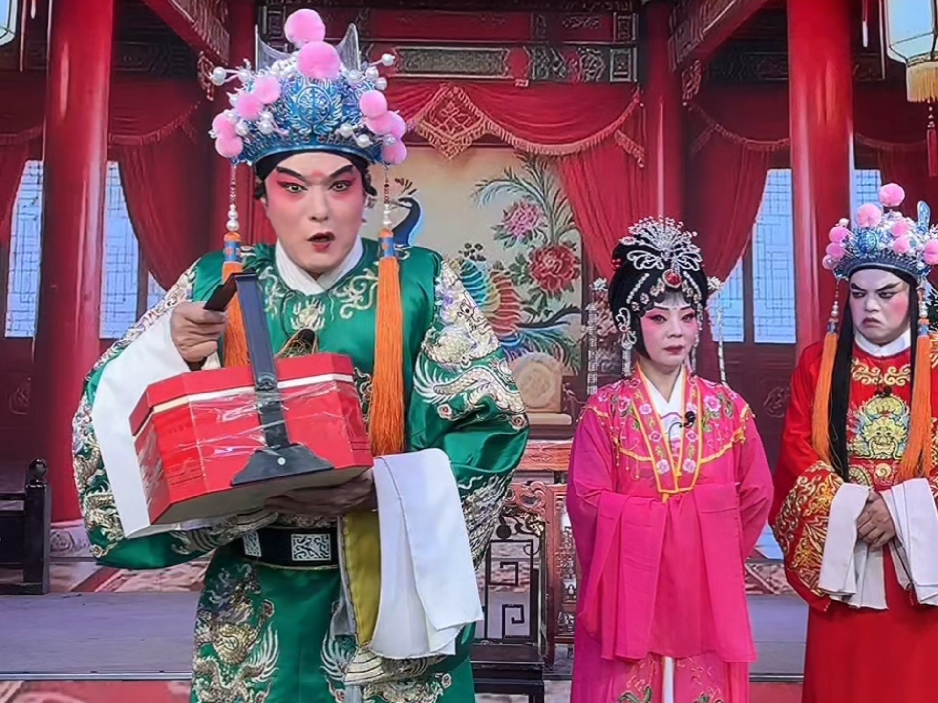 曲剧全场大戏北宋宋真宗时期李宸妃生儿子时被人用狸猫偷换了而引发的