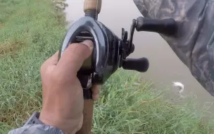 Скачать видео: 过瘾了，幸运一次总算钓到大白鳜了，话不多说，直接上鱼了