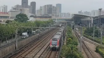 下载视频: 上海地铁3号线03A01黄鱼上海火车站进站和04A02叛徒包公交汇