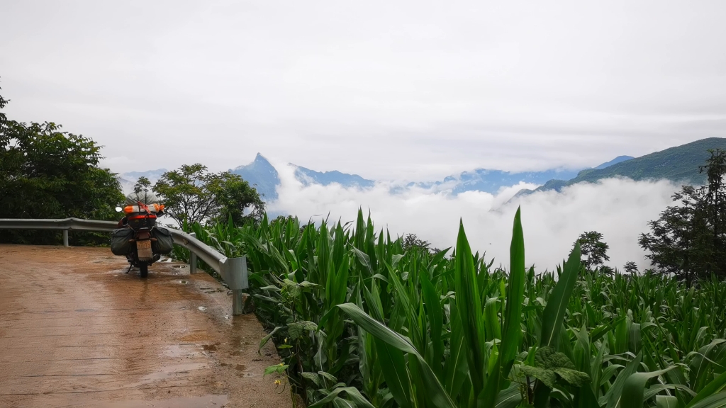 摩旅中国,普安县龙吟镇走小路到晴隆县长流乡,1个小时才走24公里,太慢