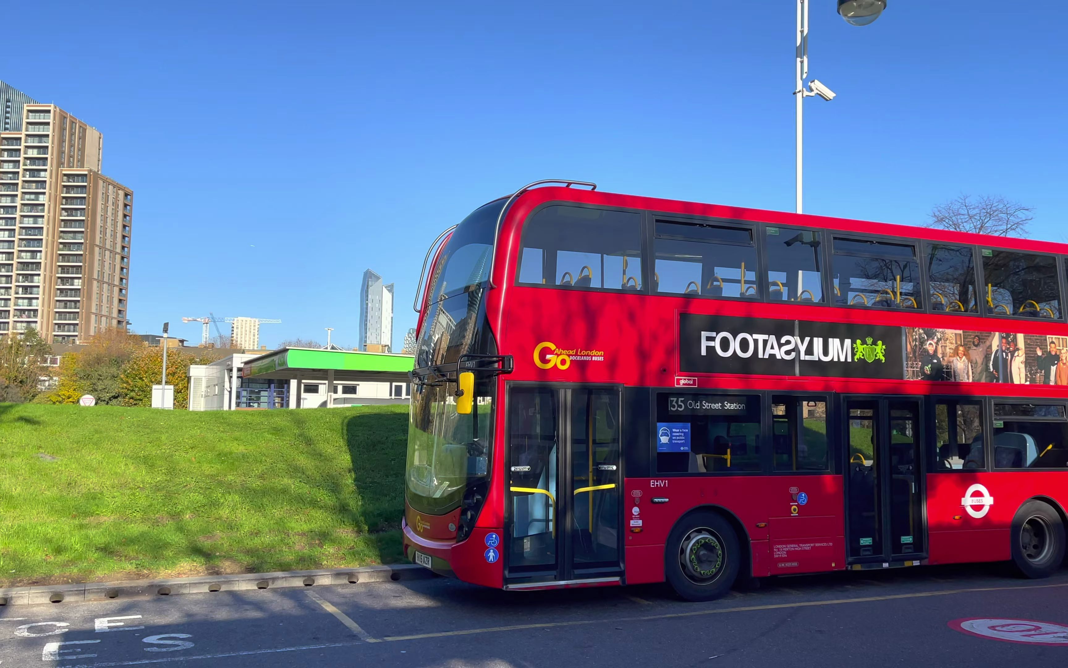 【4k超高清-英国-伦敦】乘坐伦敦135双层巴士,途经伦敦金融中心金丝雀