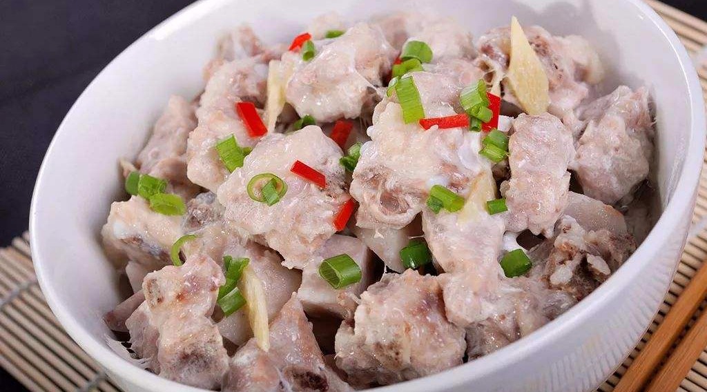 芋头蒸排骨,用这个配方蒸,我家隔三差五就做,每一次都吃不够