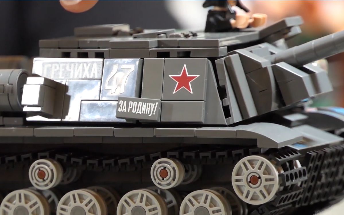 拼砌大师brickmania03isu122突击炮坦克歼击车带您