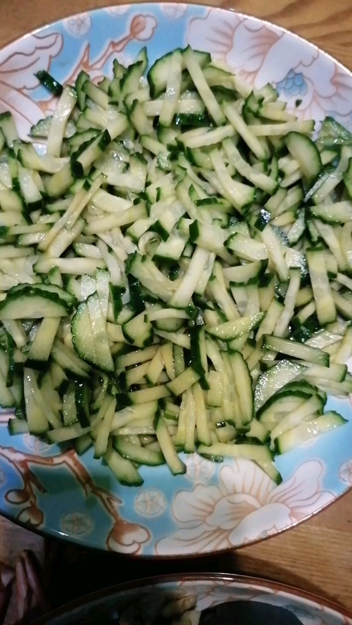 08糖醋汁拌拌黄瓜丝丝甜脆酸甜好开胃胃.08