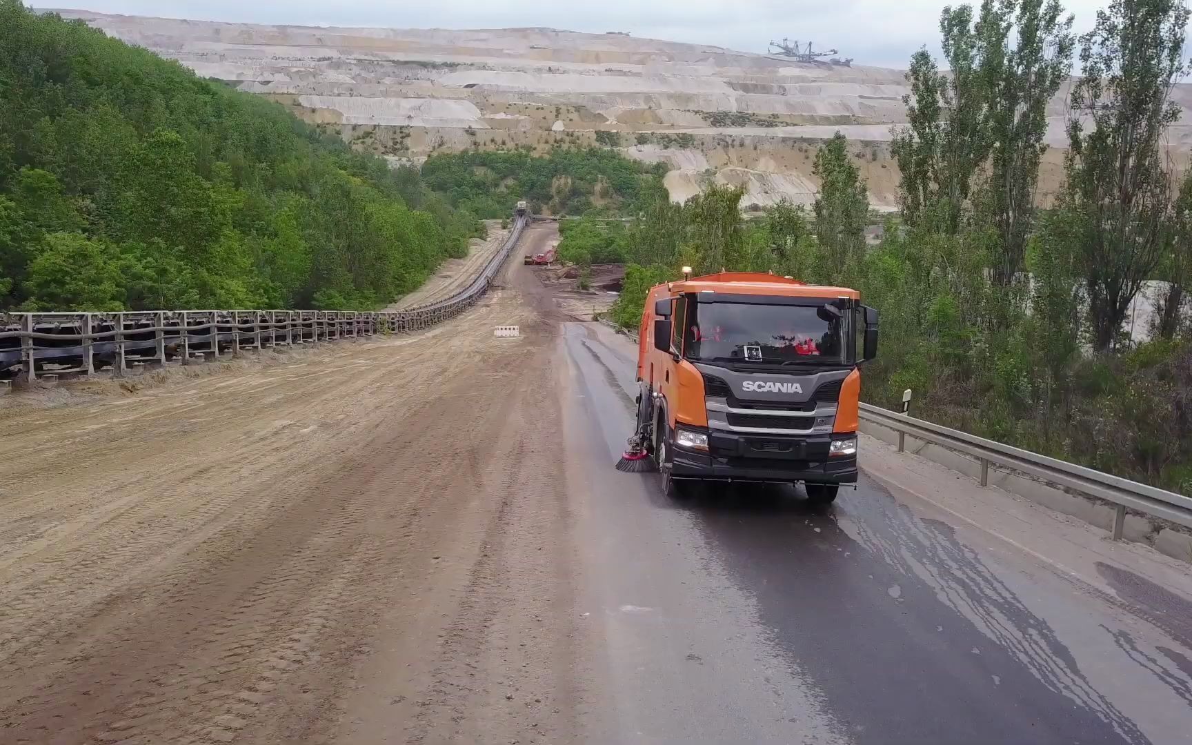 德国产新能源洗扫车,纯电动环卫车效果还是不错的哔哩哔哩bilibili