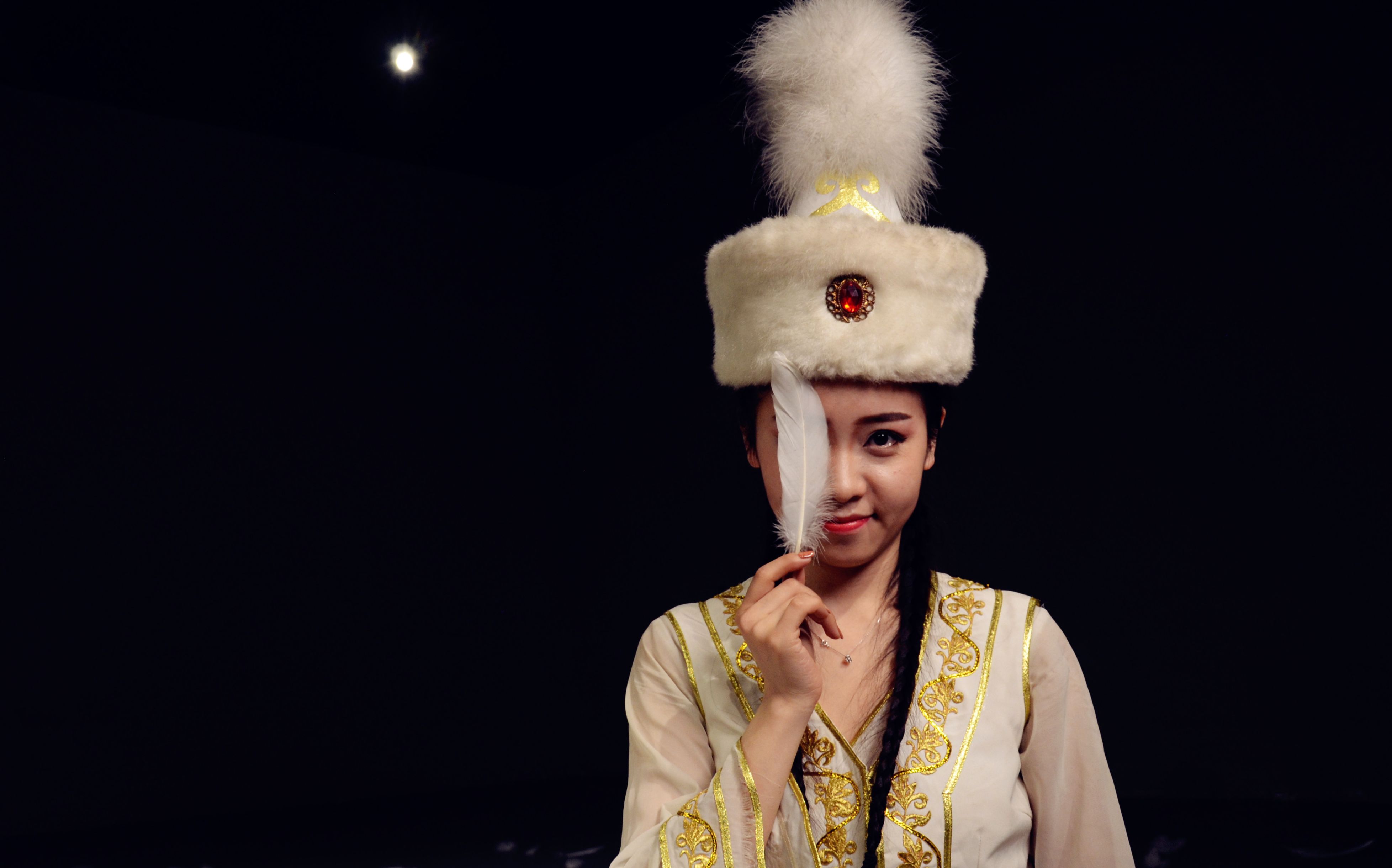 舞脉龙门美丽的天鹅展翅飞到人间神圣的哈萨克舞蹈