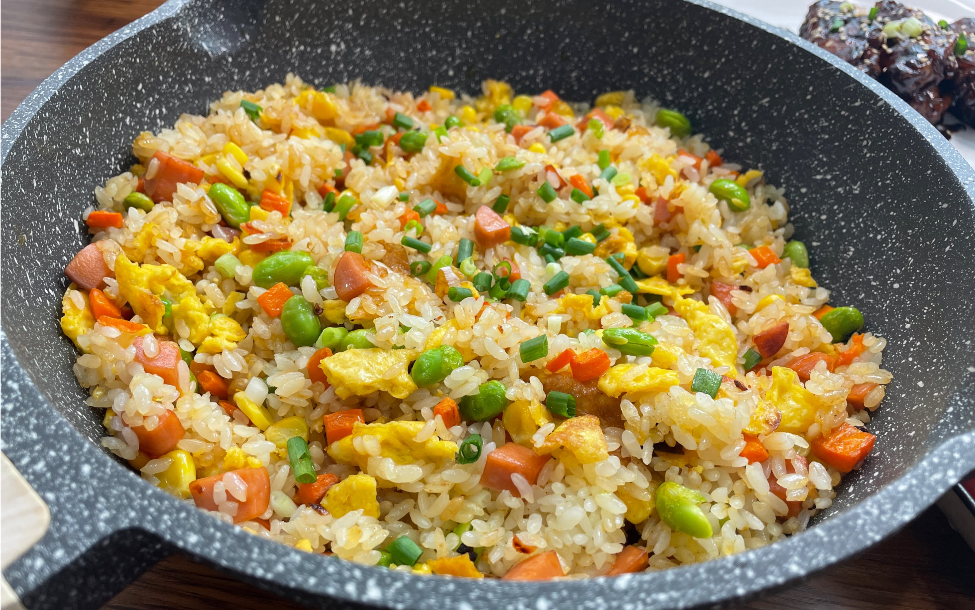 「白天刷不到,晚上躲不过」 可乐鸡翅 / 五彩炒饭 一个礼拜的碳水,在