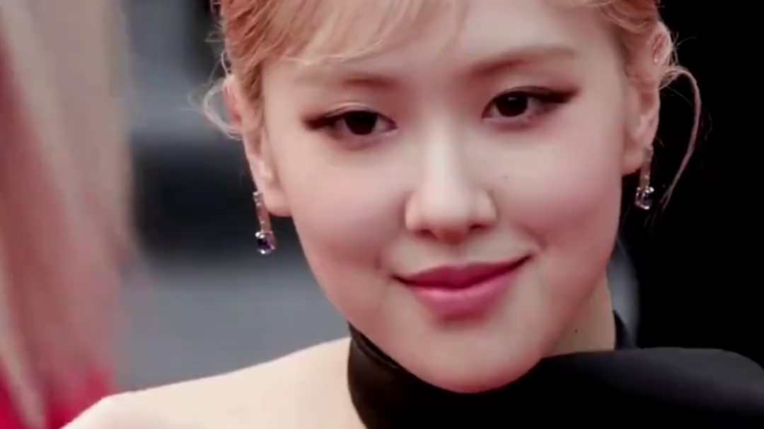 朴彩英镜头怼脸美爆了!