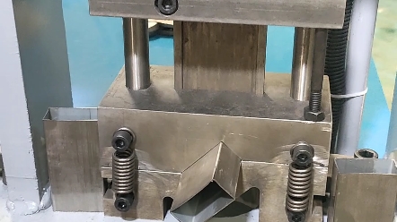 不锈钢20×40方管切断夹紧设备模具