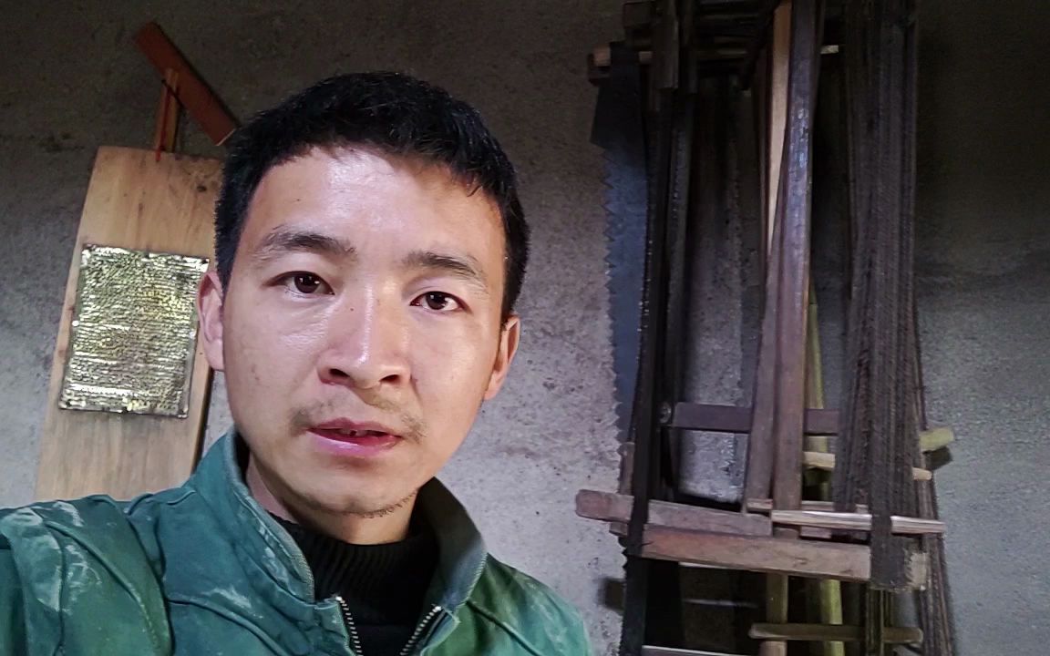 这样设计的鸡食槽节省成本又方便,看看爱动脑的农村小伙怎么做的