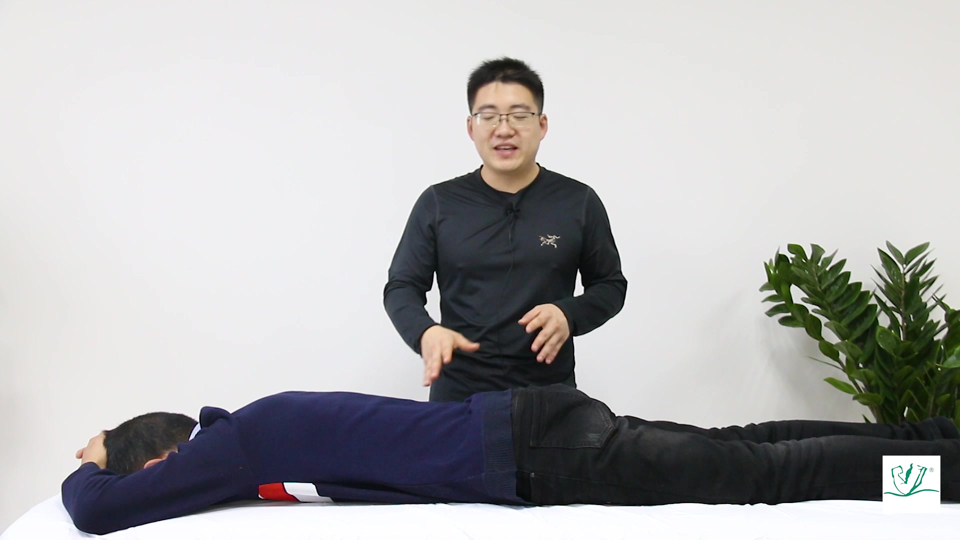 闪腰之后腰疼,不敢弯腰怎么办?有3个方面因素,要学会触诊分析