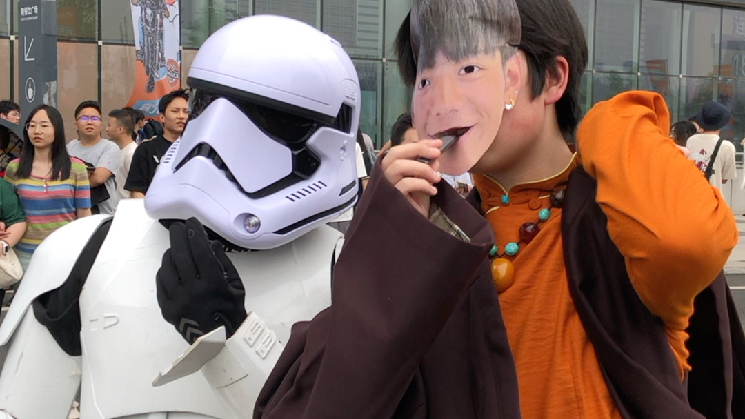 来自成都漫展"丁真"的问候