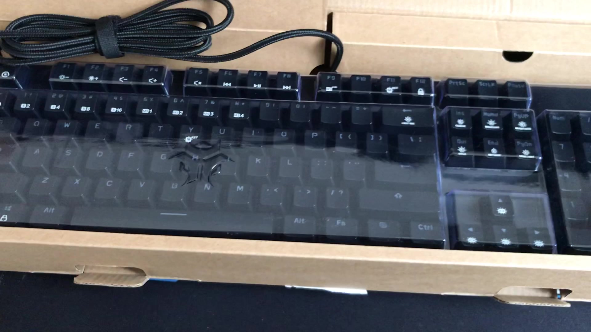 凯华box轴白轴 机械键盘开箱黑峡谷gk705