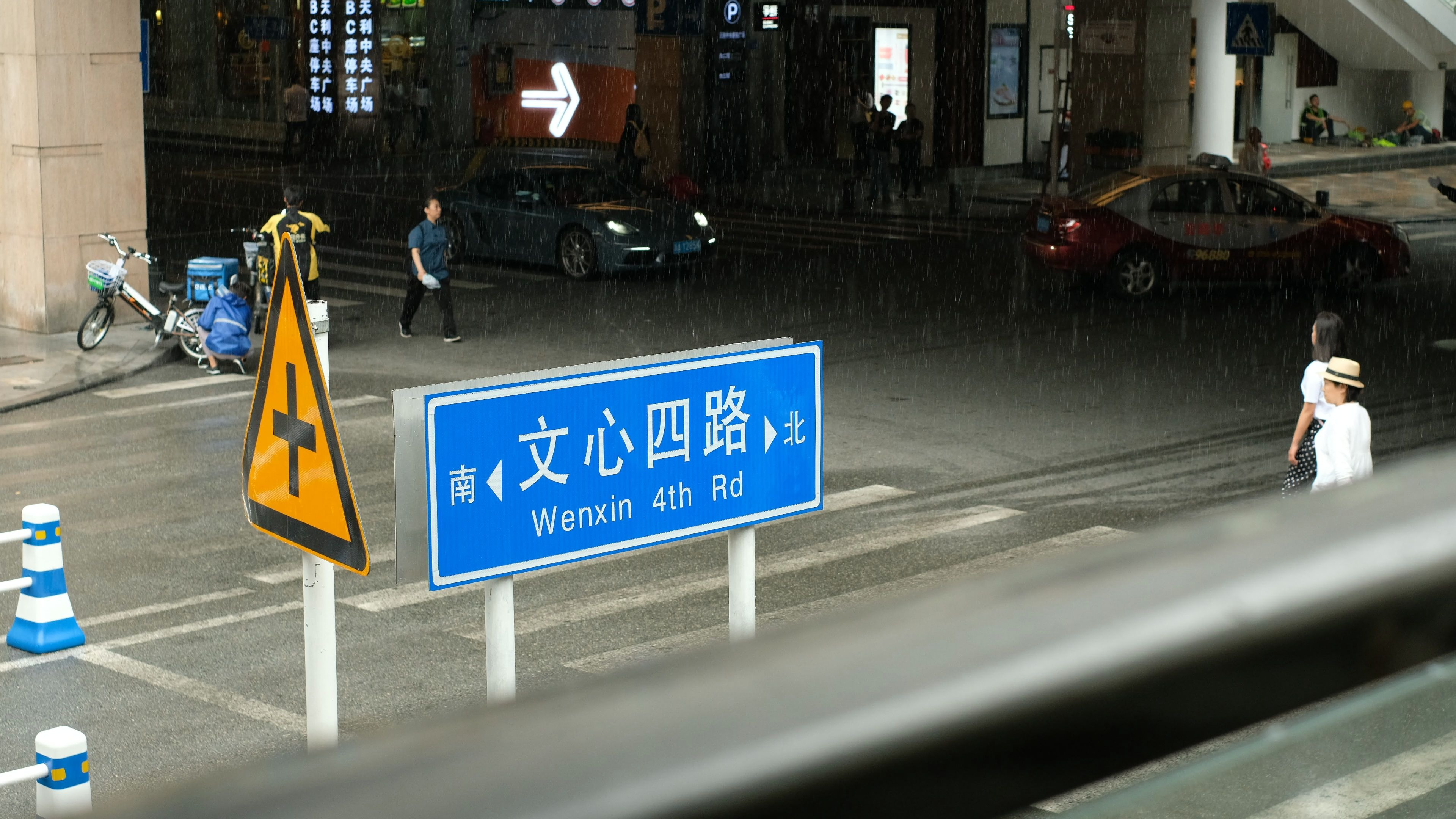 免费素材下载下雨|深圳街道|天桥|雨天|下雨|行人|文心四路|海岸城|文化中心哔哩哔哩bilibili