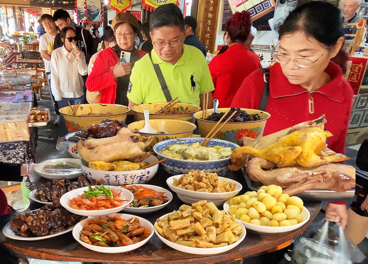 绍兴特色安昌古镇,非遗美食,扯白糖,各种美味腊肠,腊货,绍兴印糕,干菜肉饼,小笼包,带你一路吃到爽,玩到爽哔哩哔哩bilibili