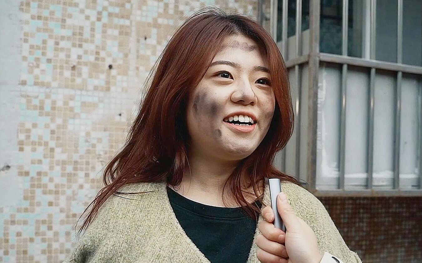 《谁是傻子》女孩做善事被当成傻子,但善意不会永远被埋没