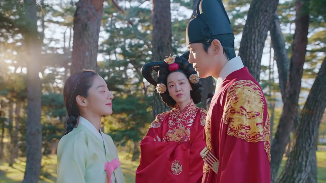 【哲仁王后】当着中殿的面 哲宗和其他女子 "暧昧" 气得吐口水!