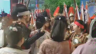 [图]上海夏日祭，辛苦我们的小姐姐和小哥哥们了