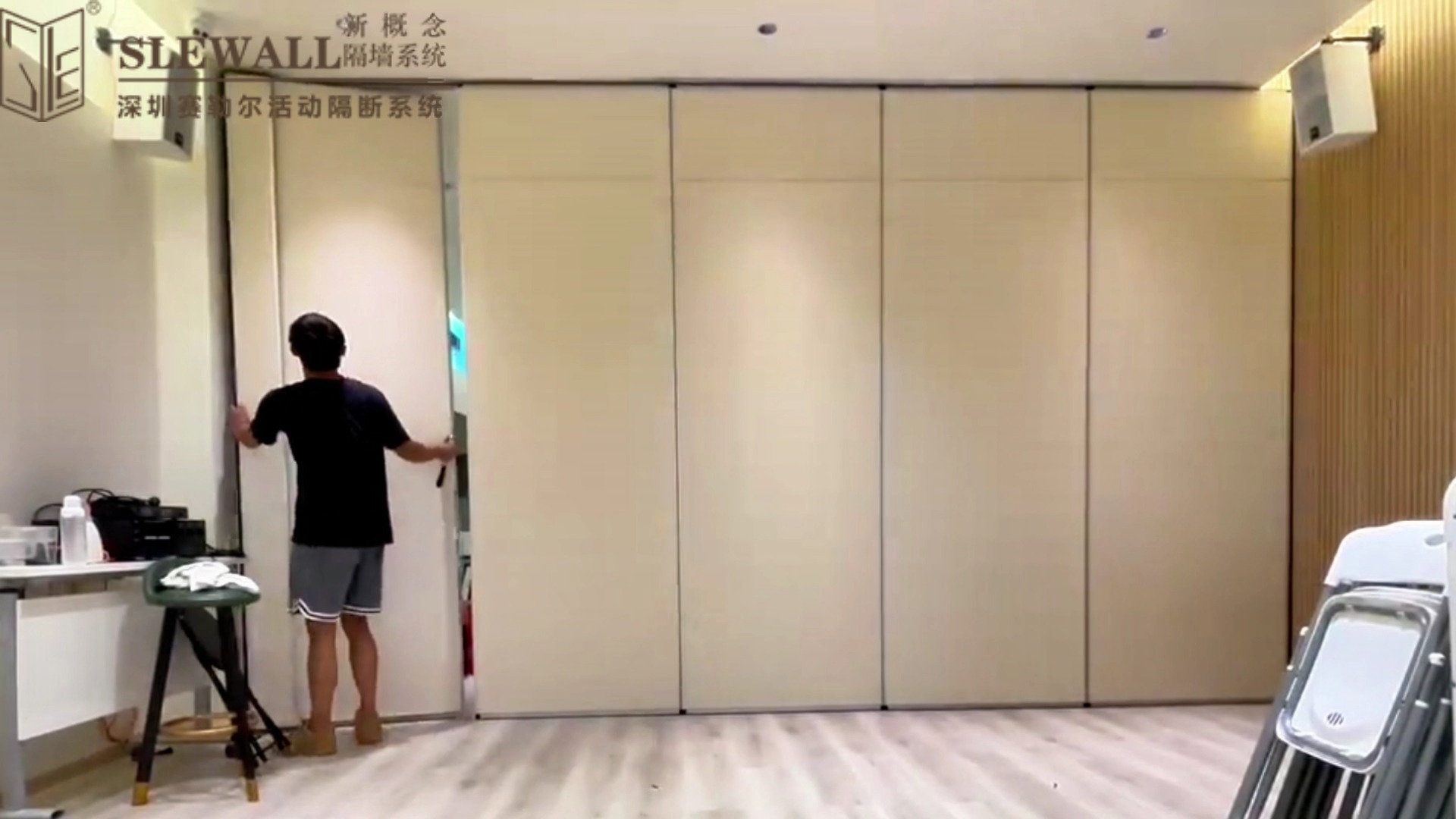 会议室活动隔断可移动折叠屏风,吊轨式设计,空间灵活运用