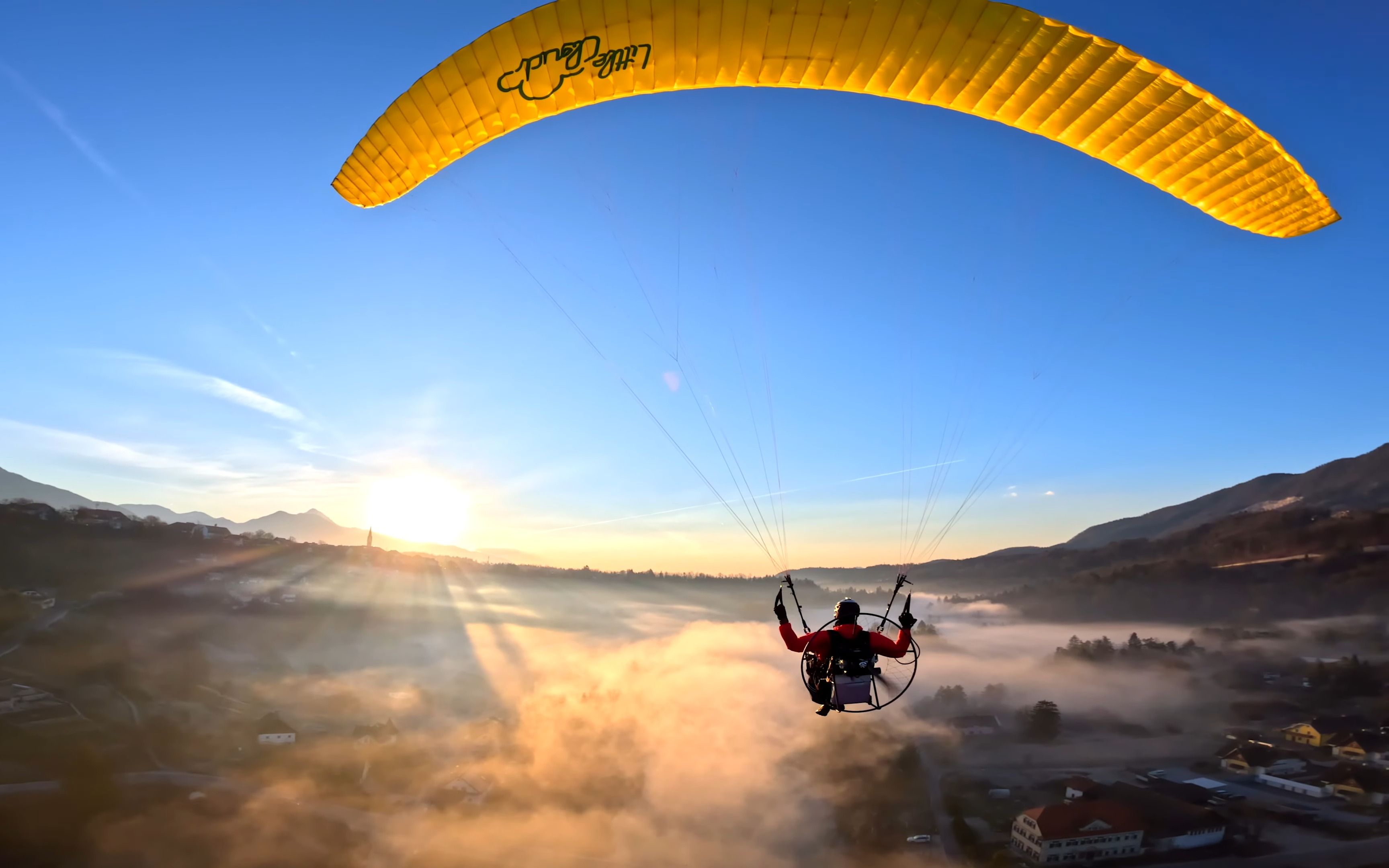 滑翔伞视频:良辰美景,自在飞行