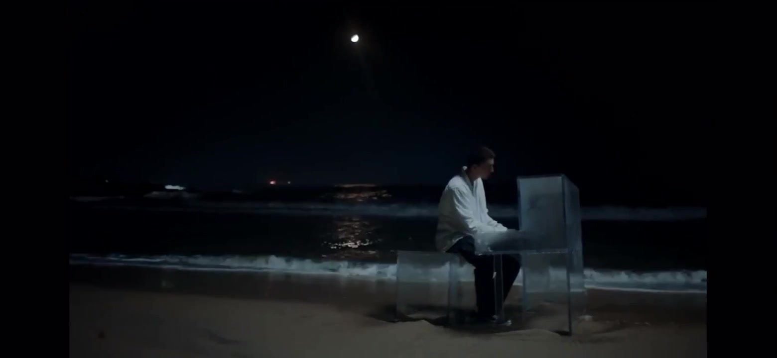 [图]【英文字幕】【官方MV】Malibu nights-LANY