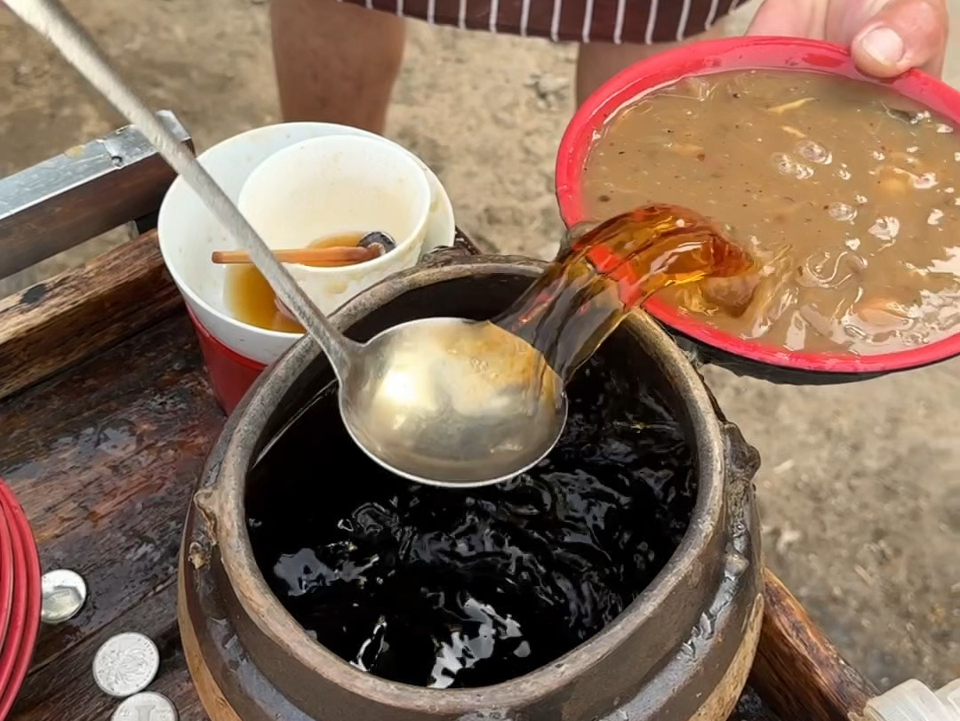 山东菏泽胡辣汤小哥,1.5一碗,苦练18年,这手速真快啊